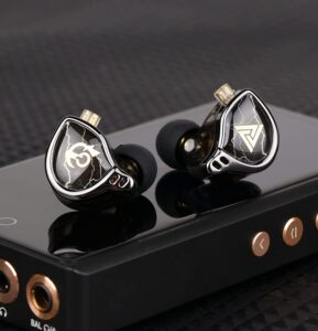 Gadgetoo Qkz X Hbb Titanium-Coated Diaphragm Driver Earphones (Mic)