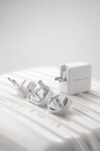 Gadgetoo Momax Oneplug 65W 3 Port Gan Charger Um21